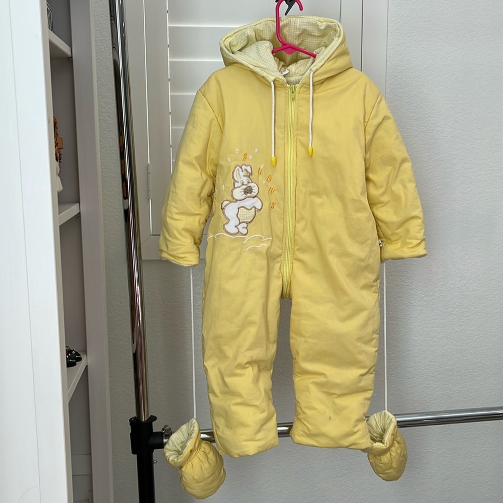 Yellow (w/rabbit decoration) Infant Snowsuit, Tag says Size 28